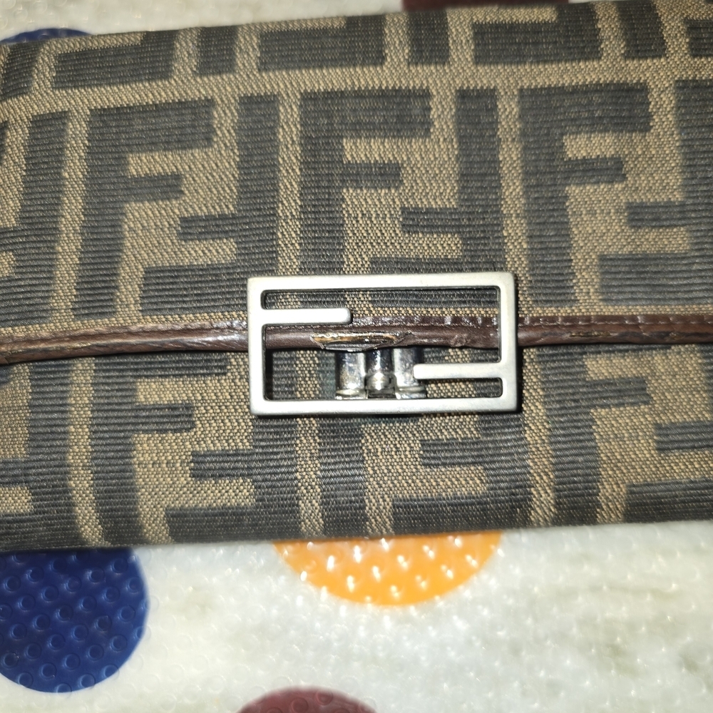 Fendi Authentic Wallet - Picture 2 of 9